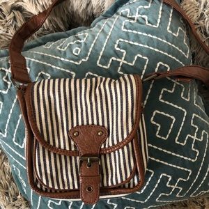 Crossbody bag w| pinstripes! 👜 FOREVER 21.